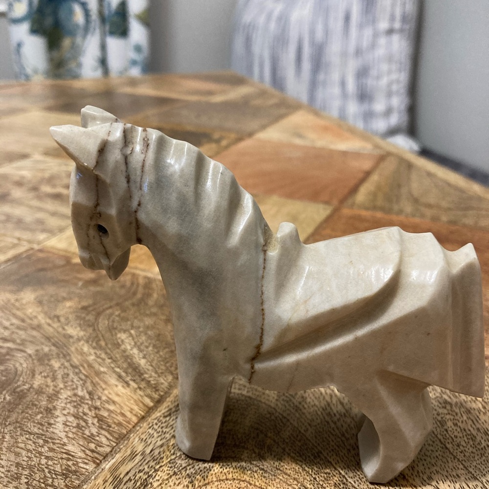 Marble craved horse figurines set if 2 - Picture 4 of 7